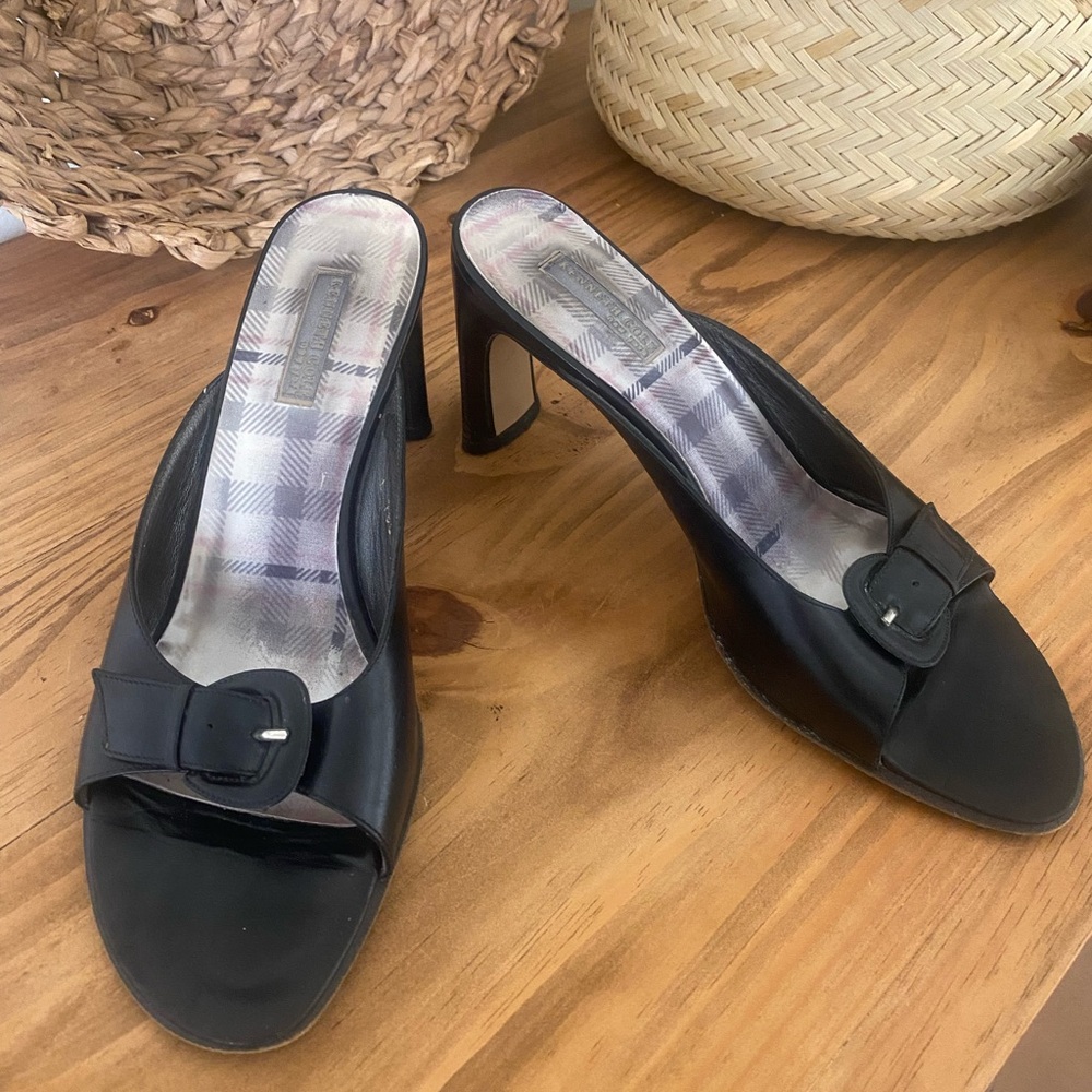*** Kenneth Cole~"Buckle Up" Elegant Black Mules.